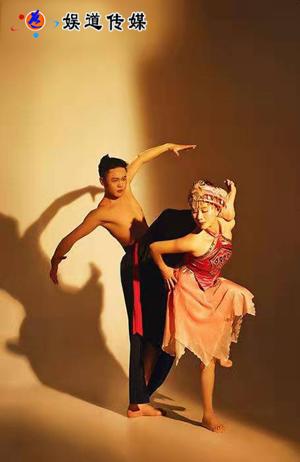 「舞蹈名家」原生态舞蹈家夏冰的红绿情结(图2)
